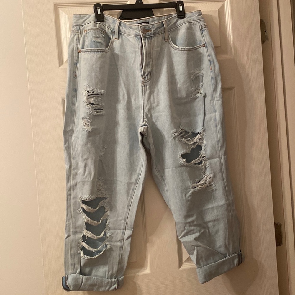 Boyfriend, mom jeans